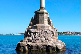 Символ Севастополя — памятник затопленным короблям